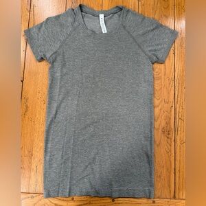 Lululemon Swiftly Tech Short Sleeve Size / Sz. 6 Grey